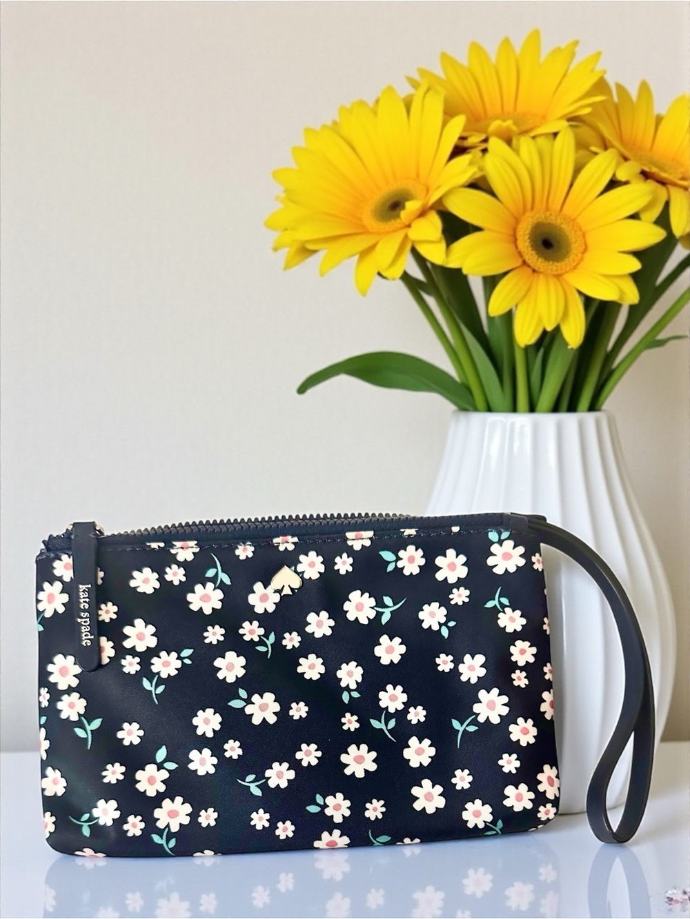 Kate Spade Stylish Jae Fleur Black Nylon Wristlet With Smooth Leather Trim. - Picture 2 of 15